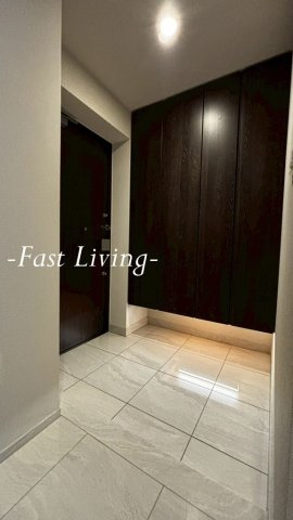 クラッシィハウス神田錦町の玄関