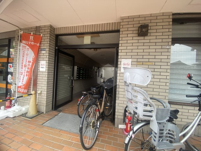 シティパーク菱屋西のエントランス