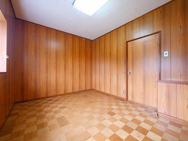 三輪マンションの洋室
