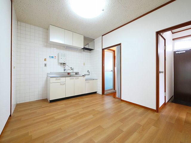 三輪マンションの居間・リビング