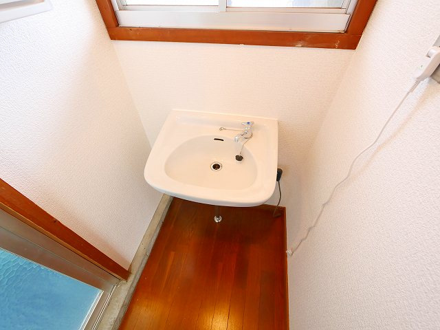 三輪マンションの独立洗面台