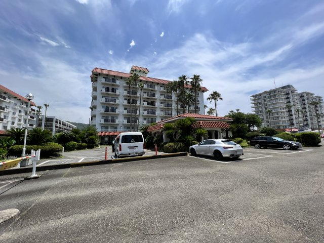 海見え！「逗子マリーナ２号棟」3階の駐車場