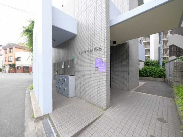 大阪市淀川区木川西３丁目の賃貸マンションのエントランス