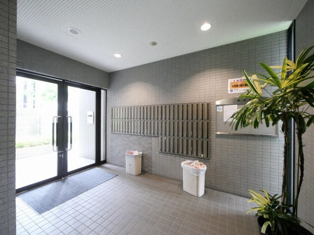 大阪市淀川区木川西３丁目の賃貸マンションのロビー