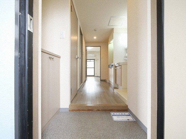 大阪市淀川区木川西３丁目の賃貸マンションの玄関