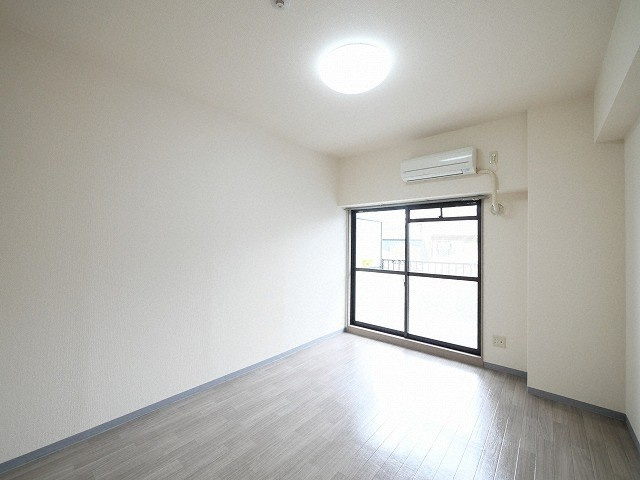 大阪市淀川区木川西３丁目の賃貸マンションの居間・リビング