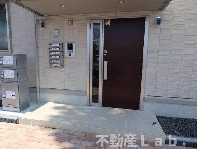 クリークレイン南高江のエントランス