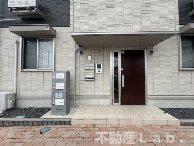 クリークレイン南高江のエントランス