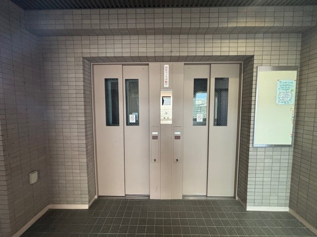 ローレルコート宇治木幡のエントランス