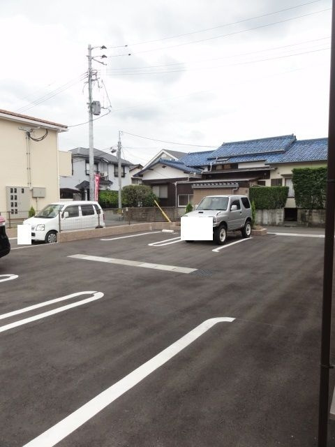 マテリアライズの駐車場