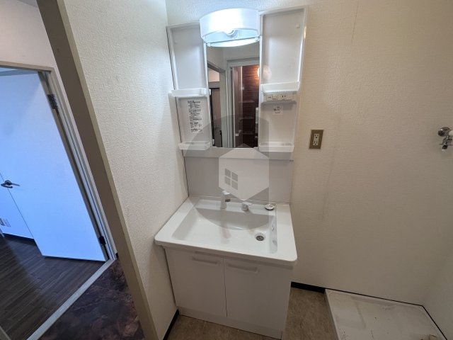 ハイマート新喜多の独立洗面台