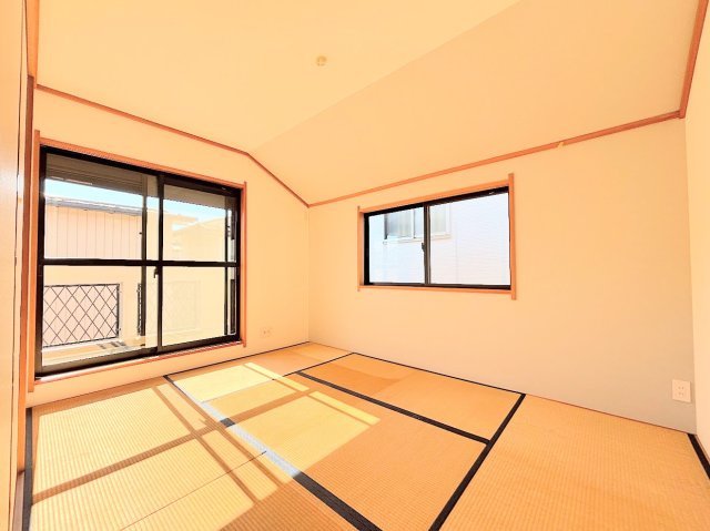 泉区下和泉4丁目　中古戸建ての和室|◆気持ちの良い風が室内へ入り込む居室。家具を配置しても広々ご利用いただける快適空間。