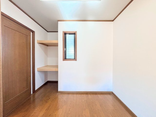 泉区下和泉4丁目　中古戸建ての洋室|◆感性を育むプライベートルームはシンプルでスマートな空間。好みの空間で読書をしたり、音楽を聞いたりと一人の時間も充実したものにできます。