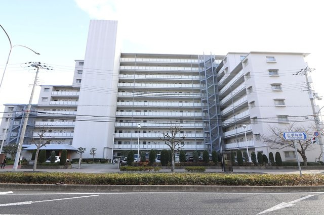 サンライフ本山の外観