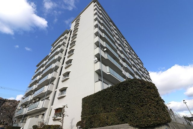 サンライフ本山の外観