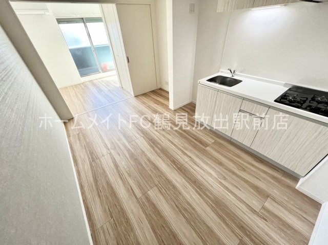 大阪市鶴見区今津南４丁目のアパートの居間・リビング