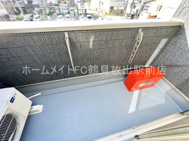 大阪市鶴見区今津南４丁目のアパートのバルコニー