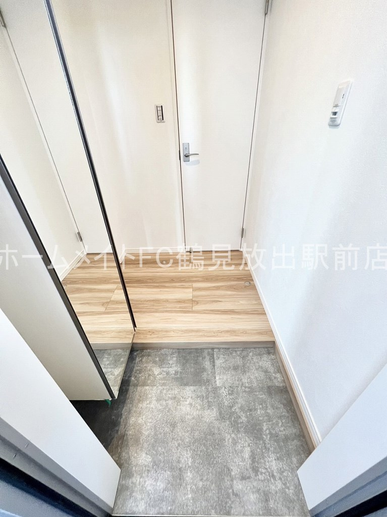 大阪市鶴見区今津南４丁目のアパートの玄関