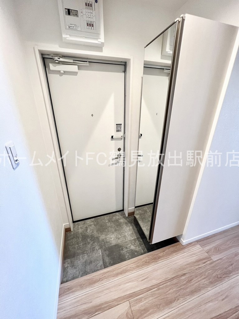 大阪市鶴見区今津南４丁目のアパートの玄関