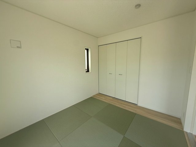 クレイドルガーデン宜野座村漢那 第２・４号棟の和室|生活に和の趣をもたらす畳の部屋5.25帖・押し入れ収納付き