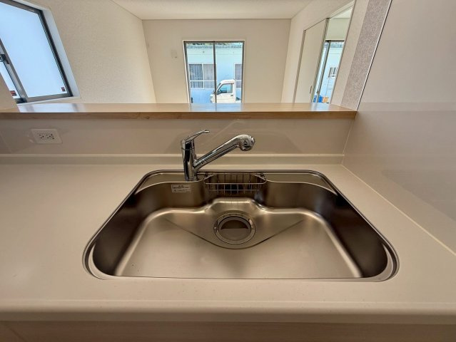 クレイドルガーデン宜野座村漢那 第２・４号棟のキッチン|浄水器付きキッチンの流し台