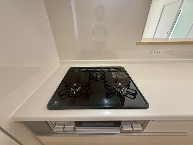 クレイドルガーデン宜野座村漢那 第２・４号棟のキッチン|ガスコンロ３口