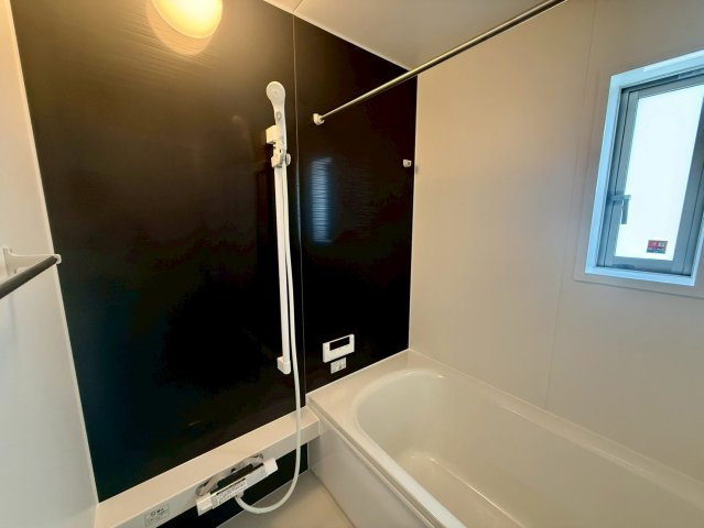 クレイドルガーデン宜野座村漢那 第２・４号棟の浴室|浴室換気暖房乾燥機付きユニットバス／浴室に窓