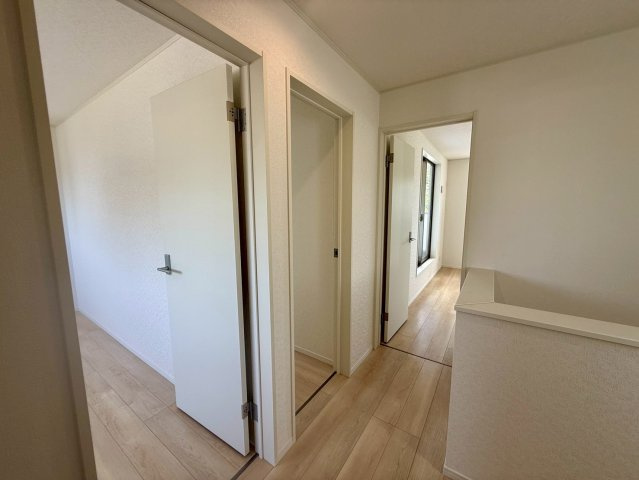 クレイドルガーデン宜野座村漢那 第２・４号棟の内装|１階廊下から見た階段入口