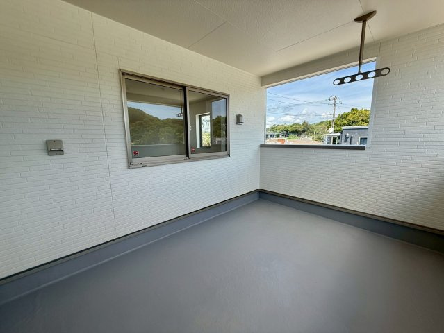 クレイドルガーデン宜野座村漢那 第２・４号棟のバルコニー|急な雨も安心♪様々な用途に使える広々ルーフバルコニー／緑豊かな周辺環境