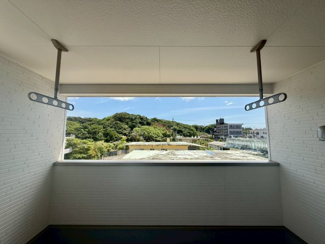 クレイドルガーデン宜野座村漢那 第２・４号棟のバルコニー|急な雨も安心♪様々な用途に使える広々ルーフバルコニー／緑豊かな周辺環境