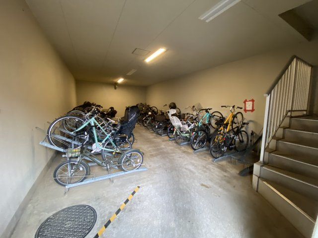アンビシャス久米川の駐輪場