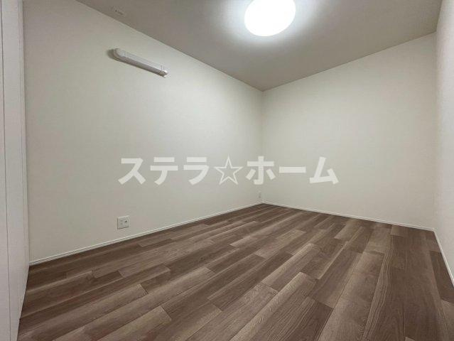 ソシエ北大阪壱期棟の洋室|落ち着いた色調の洋室です