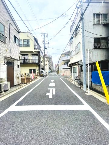 文京区本駒込５丁目売地の前面道路含む現地写真|前面道路（公道）・道路幅約5.9ｍ