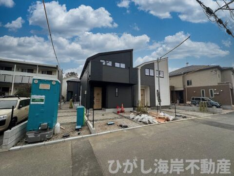 藤沢市鵠沼松が岡2丁目　新築戸建　全３棟の外観|3月2日撮影　外構工事中　現地外観
