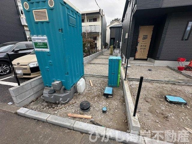 藤沢市鵠沼松が岡2丁目　新築戸建　全３棟の駐車場|3月2日撮影　外構工事中　駐車スペース