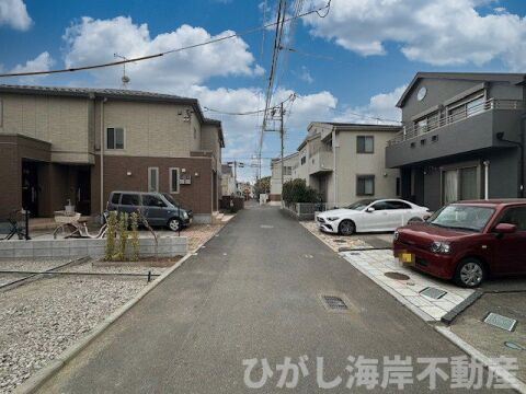 藤沢市鵠沼松が岡2丁目　新築戸建　全３棟の前面道路含む現地写真|3月2日撮影　外構工事中　現地外観