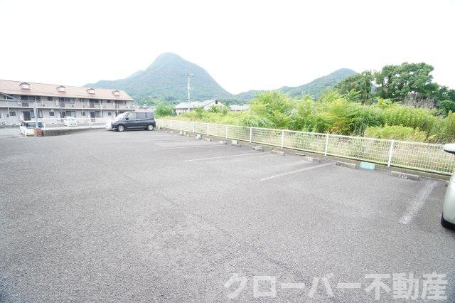 ピュアコートBの駐車場