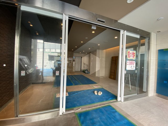フォーリアライズ大阪ミッテのエントランス