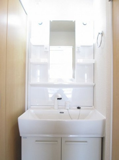 【洗面所】 | グランド　ソレイユ | ゆったりとスペースのある洗面所