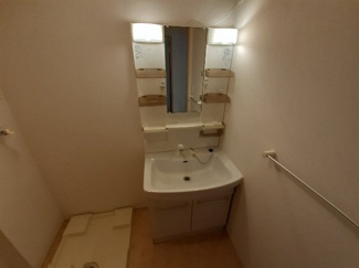 【洗面所】 | シャン・ド・フルールⅡ | 脱衣スペースもあります