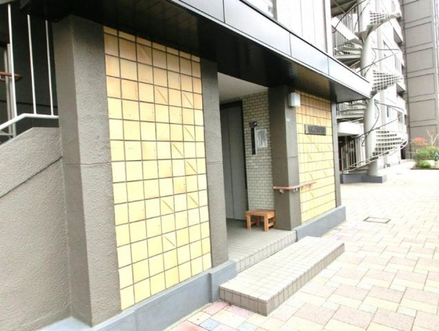 甲子園第8コーポラスB棟のエントランス|充実した交通網があなたのライフステージをサポートします！
