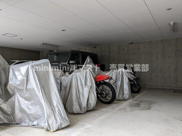 阿波座ライズタワーズマーク20の駐車場