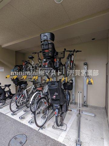 阿波座ライズタワーズマーク20の駐輪場