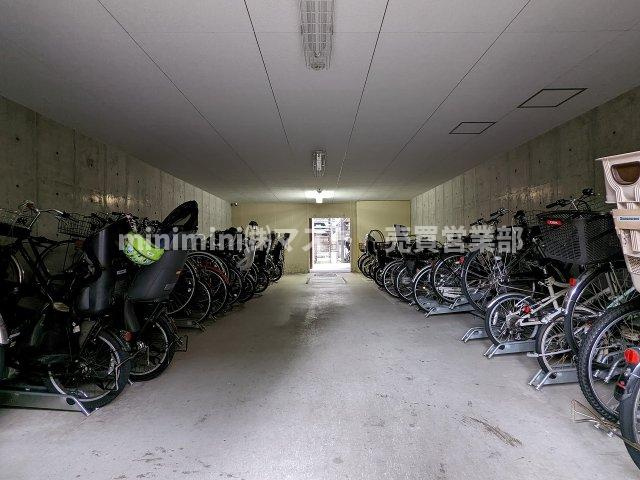 阿波座ライズタワーズマーク20の駐車場