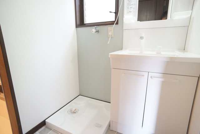 生瀬高台貸家の洗面所