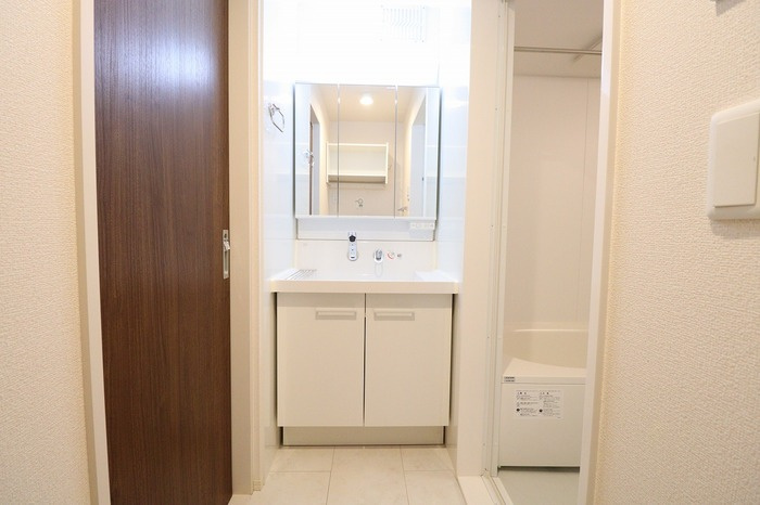 サンモールⅡの独立洗面台|三面鏡付き洗面化粧台