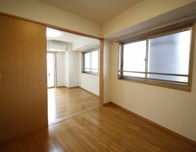 【寝室】 | エミリー | 開放的な寝室です