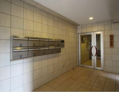 【エントランス】 | エミリー | 清潔なエントランスです