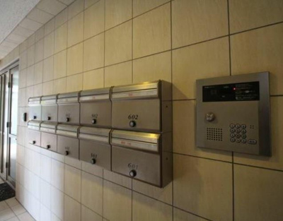 【その他共用部分】 | エミリー | 清潔なエントランスです