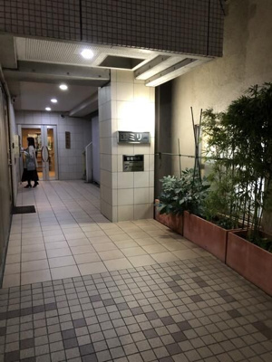 【エントランス】 | エミリー | 落ち着いたエントランスです